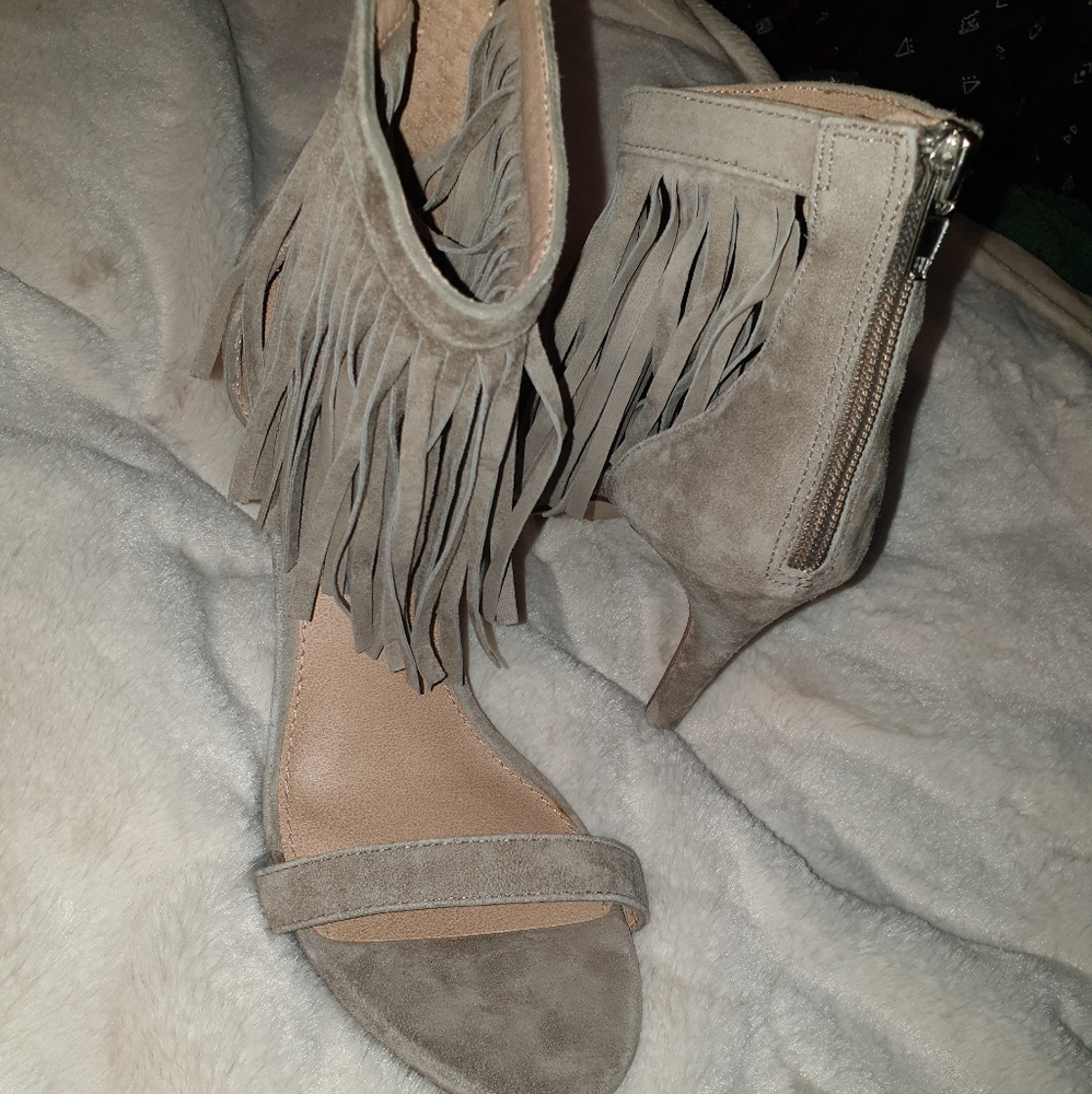 🔥Smoking Hot, New Fringe Heels🔥